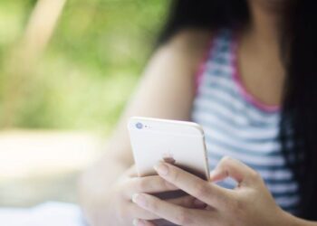 Preferir mensagens de texto a áudios pode revelar um traço de comportamento explicado pela psicologia