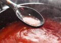 Ingrediente simples que deixa o molho de tomate mais espesso sem usar farinha
