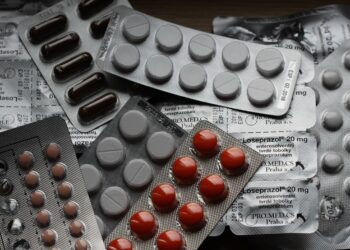 Farmacêutico diz que ibuprofeno de 600 mg pode ter o mesmo efeito do de 400 mg, mas com mais riscos