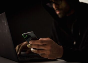 Seu celular pode ser invadido sem você clicar em nada; IA está por trás do novo ataque