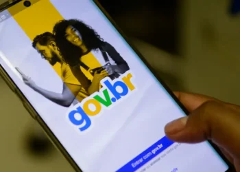 Celular ganha função que permite acessar a nova identidade mesmo longe do atendimento presencial