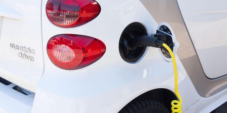 Poucos donos carros eletrificados conhecem