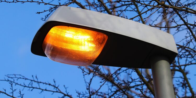Problema iluminação pública comunicado internet