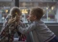 Psicólogos explicam comportamento influenciar crianças