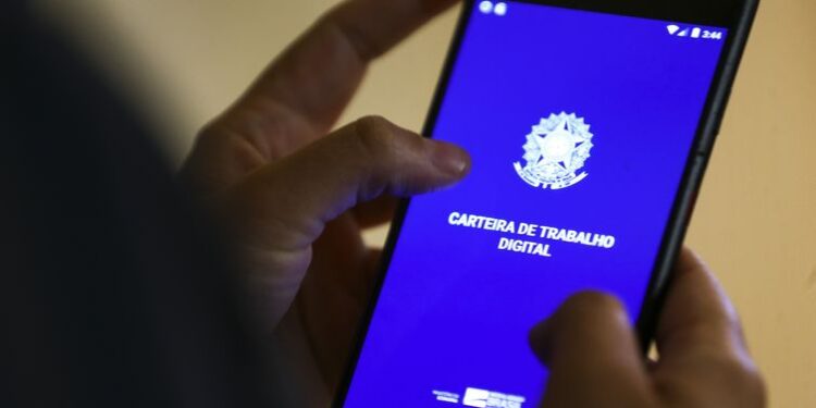Trabalha carteira assinada precisa ficar