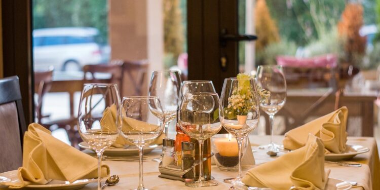 Restaurantes estão proibindo entrada criadores