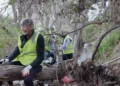 Aposentada percorreu 64 quilômetros em caminhadas durante seis anos para retirar 340 toneladas de lixo
