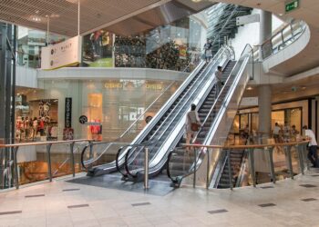 Shopping símbolo consumo acaba destruído