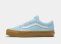 Tênis azul vans resgata visual
