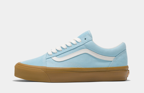 Tênis azul vans resgata visual