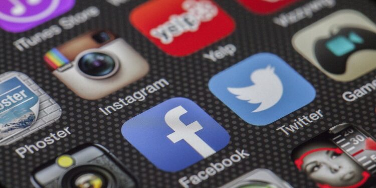 Uso intenso redes sociais início