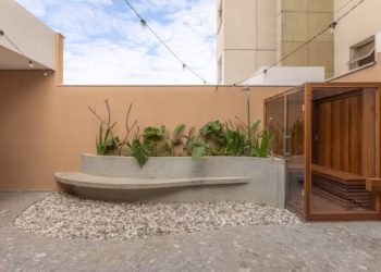 Apartamentos ganham projetos com sauna privativa e soluções para aproveitar melhor espaços compactos