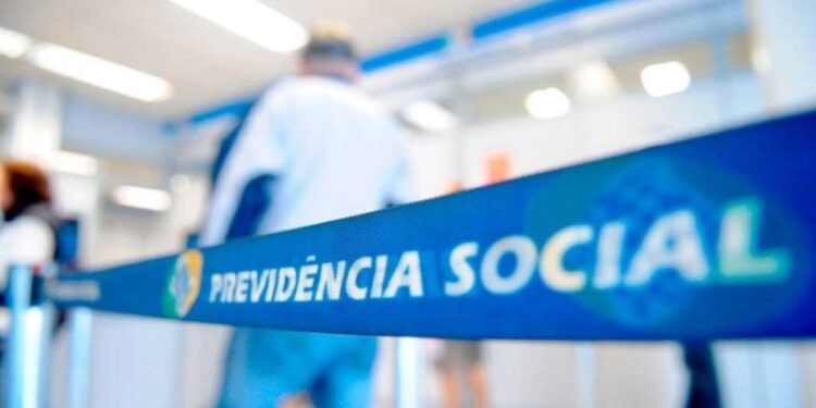 Aposentado pede aumento inss exposto
