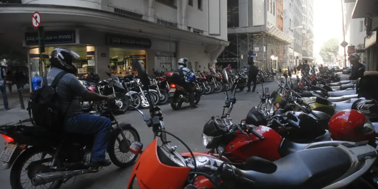 Atenção motociclista erro moto resultar