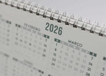 Calendário reserva feriados render vários