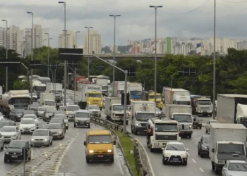 Donos de carros e locadoras podem ter mudanças na cobrança de multas com alteração proposta no CTB