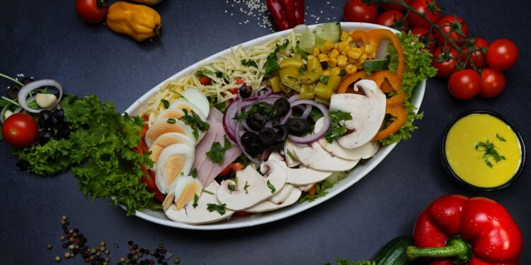 Cinco saladas proteicas fáceis incluir