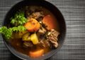 Sopa carne legumes refeição caseira