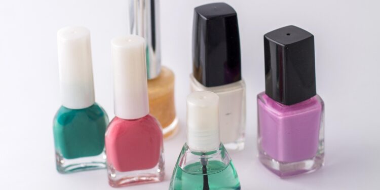 Cores esmaltes pés vermelho clássico