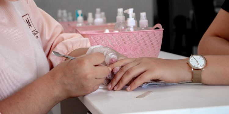 Evite bolhas lascas unhas manicures
