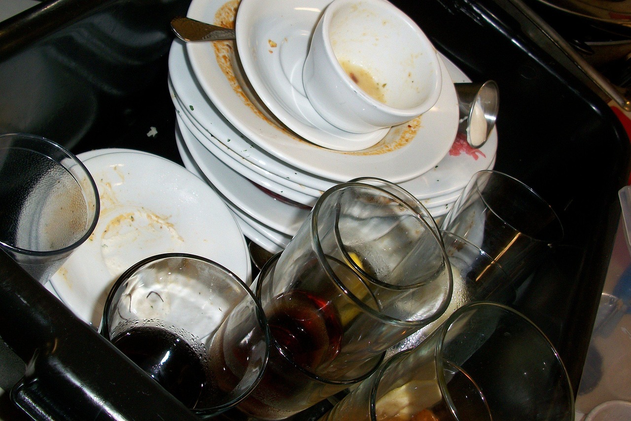 pratos, lava-louças, sujo, cozinha, tarefas domésticas, prato, limpar, lavagem, doméstico, lavar pratos, máquina, casa, utensílio, higiene, lavando, utensílios de cozinha, tecnologia, máquina de lavar, louça