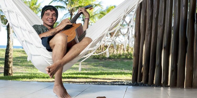 Mansão netinho piscina formato violão