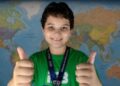 Menino ensina matemática física internet
