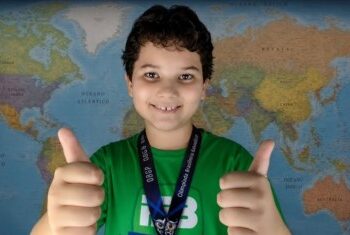 Menino ensina matemática física internet