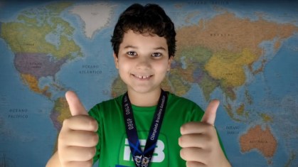 Menino ensina matemática física internet
