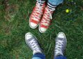 Modelo impermeável converse mistura visual