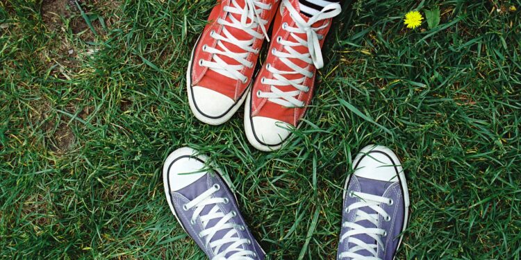 Modelo impermeável converse mistura visual
