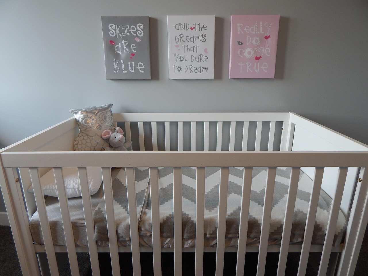 berço, berçário, bebê, quarto, infância, interior, mobiliário, decoração, design de interiores, casa, decorativo, cinzento casa, sala cinza, cinza design, cinza quarto, cinzento interior, berço, berço, berço, berço, berço