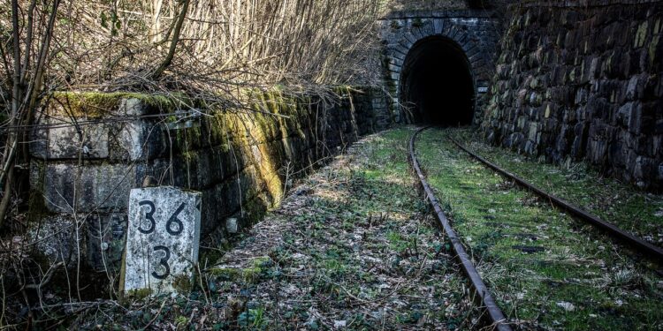 Pesquisadores encontram túneis metros escondidos
