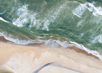 Praia pequeno povoado pescadores bahia