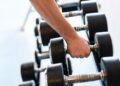 Exercício comum manter força muscular