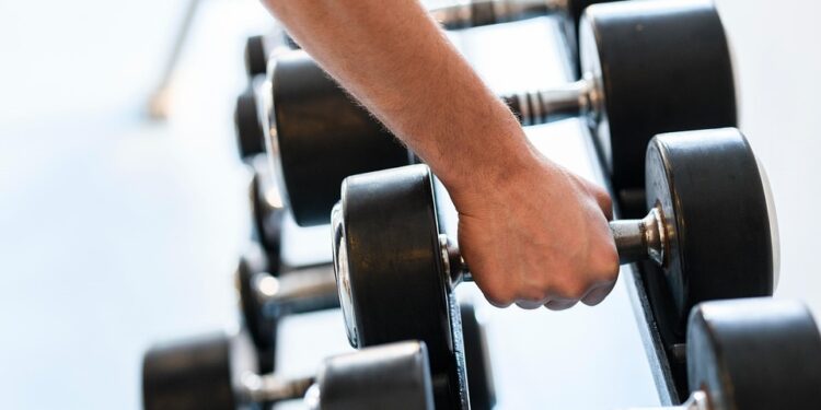 Exercício comum manter força muscular