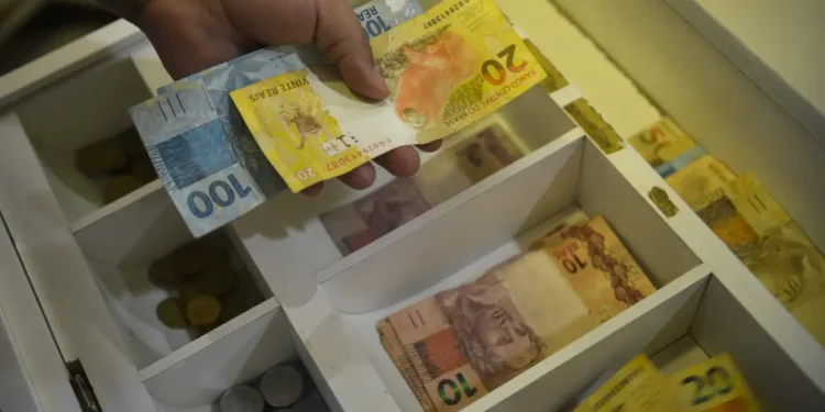 Aposentadoria do INSS chega com adicional de R$ 600 para idosos em agosto