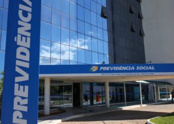 Aposentados com cadastro regularizado no INSS vão receber 5 presentes nos próximos dias