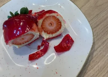 Morango do Amor saudável: veja como criar o doce utilizando Whey Protein