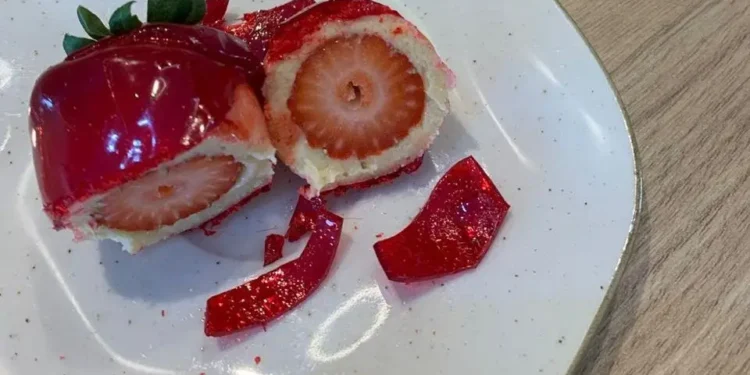 Morango do Amor saudável: veja como criar o doce utilizando Whey Protein