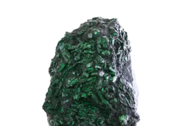 Pedra preciosa gigante será leiloada por valor histórico no Brasil