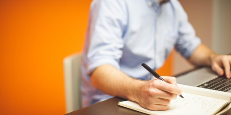 Forte candidato à presidência de 2026 desiste de se candidatar