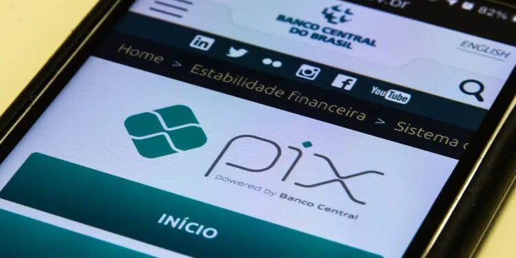 Pix de R$ 200 começará a ser pago a lista de CPFs hoje (25/08)