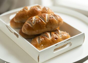 Aprenda o truque para preparar pão fofinho na air fryer em apenas 15 minutos