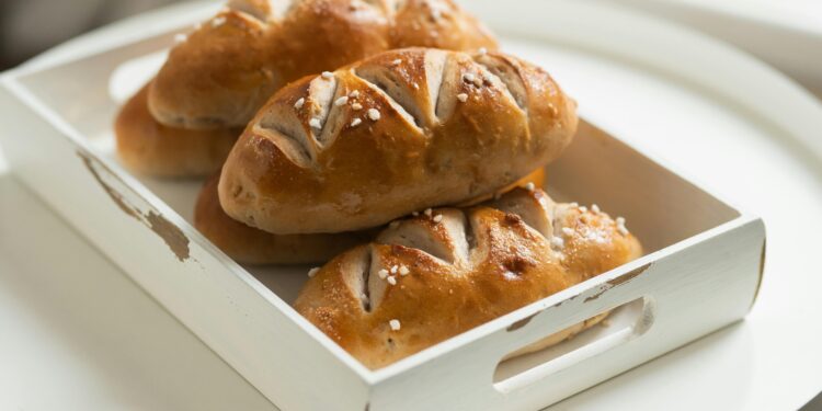Aprenda o truque para preparar pão fofinho na air fryer em apenas 15 minutos
