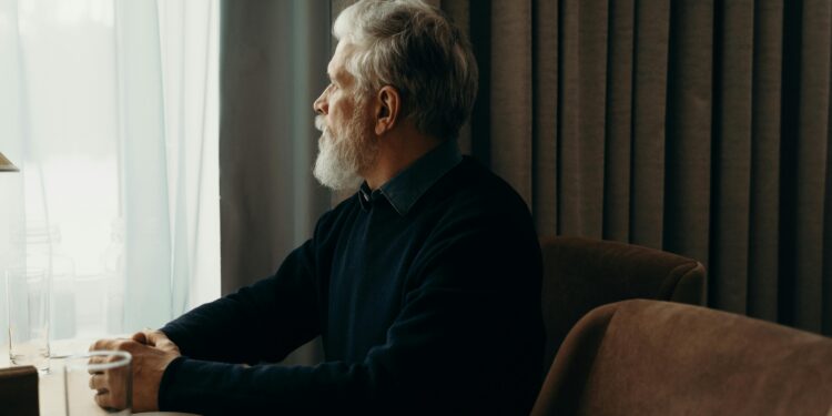 Qual o significado de ir sozinho ao restaurante, segundo a psicologia?