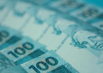 Governo separa R$ 12,8 bilhões para distribuir como auxílio a brasileiros