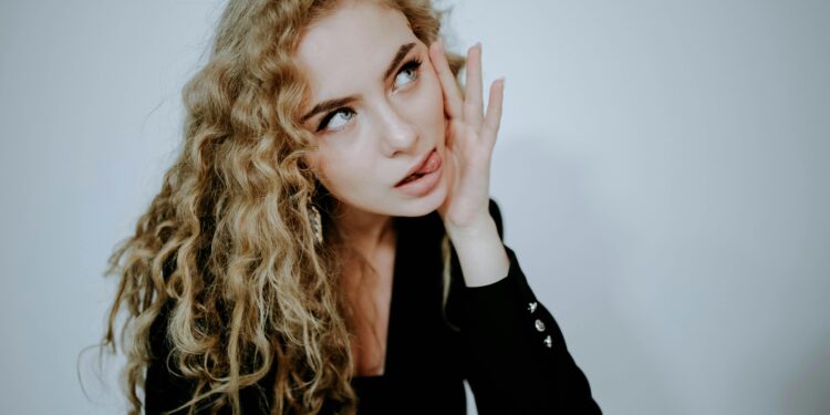 O que a psicologia diz sobre colocar a língua para fora ao fazer uma atividade?