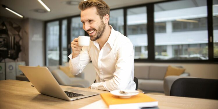 Governos avaliam escala de trabalho 4×3 com final de semana aumentado