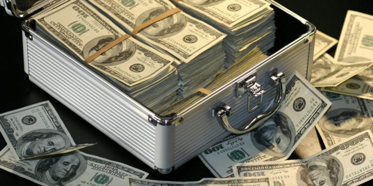 Dólar dispara mais uma vez e brasileiros se desesperam